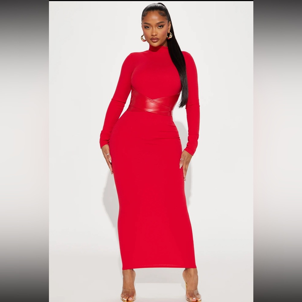 ❤️NWT- NEW. Brianna Belted Maxi Dress - Red 🎄🎉
